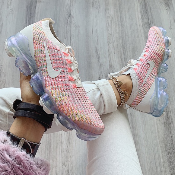 Nike Shoes - Nike air vapormax flyknit sneakers